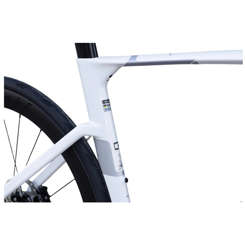 Pardus Spark Sport 105 Di2 12 Speed Carbon Road Bike with Carbon Wheelset